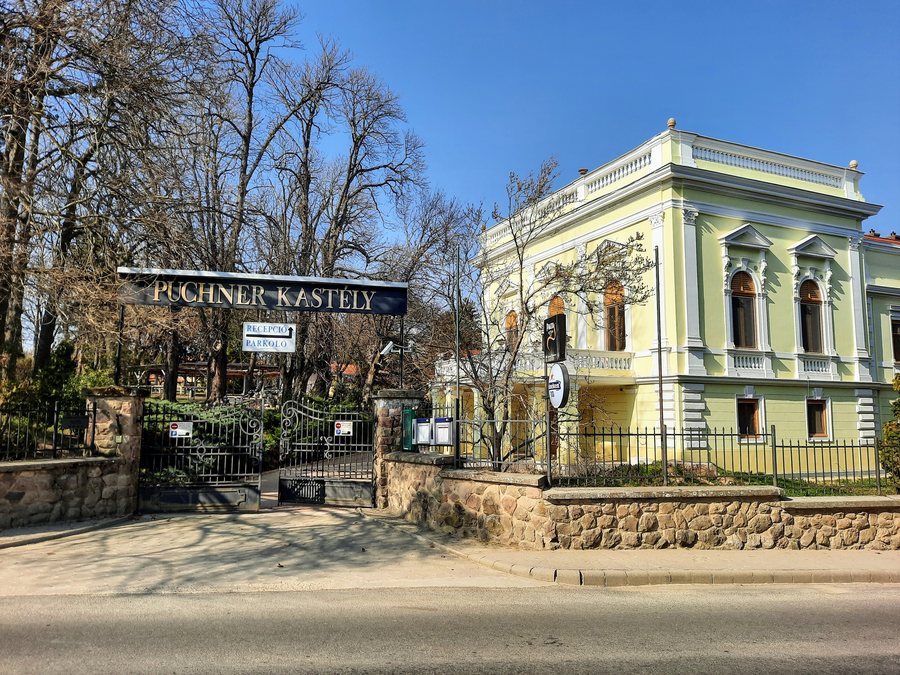 File:Bikal, Puchner-kastély.jpg