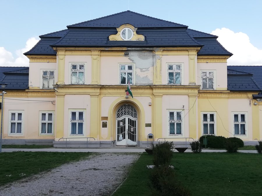 File:20250325 154915 Ács, kastély.jpg