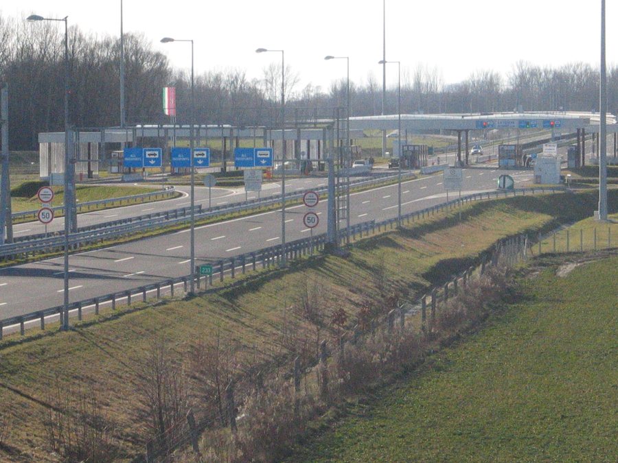File:Határátkelő Letenye M7.jpg