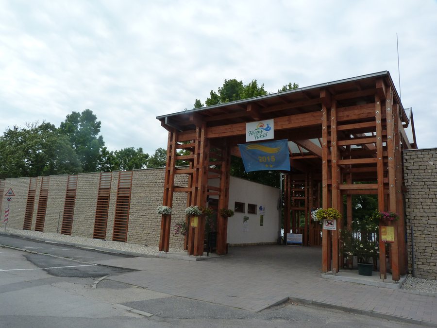 File:Fövenystrand - Balatonfűzfő, 2015.08.03.JPG