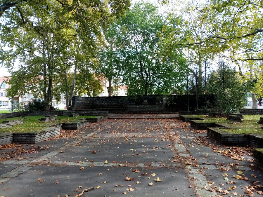 File:Harkány, Hősök tere.jpg