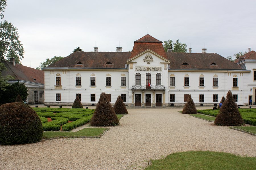 File:Nagycenk, the palace.jpg