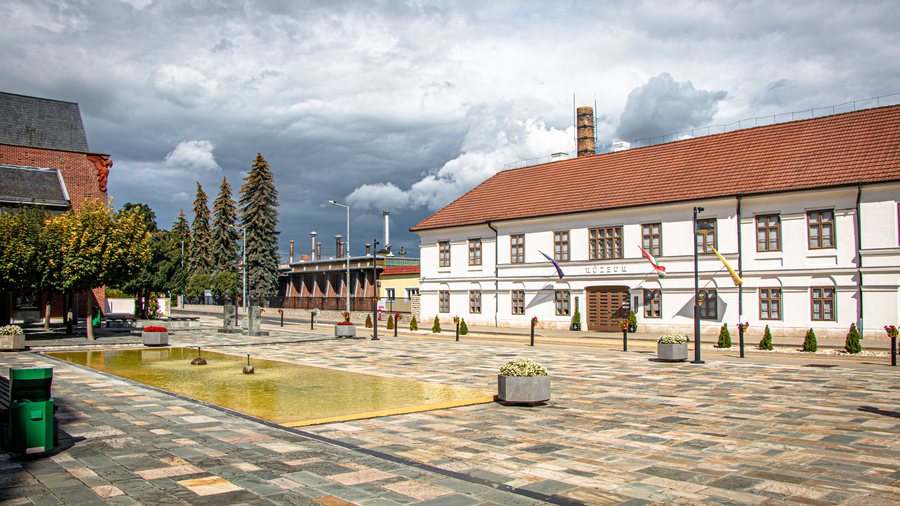 File:Herend Porcelain Museum.jpg