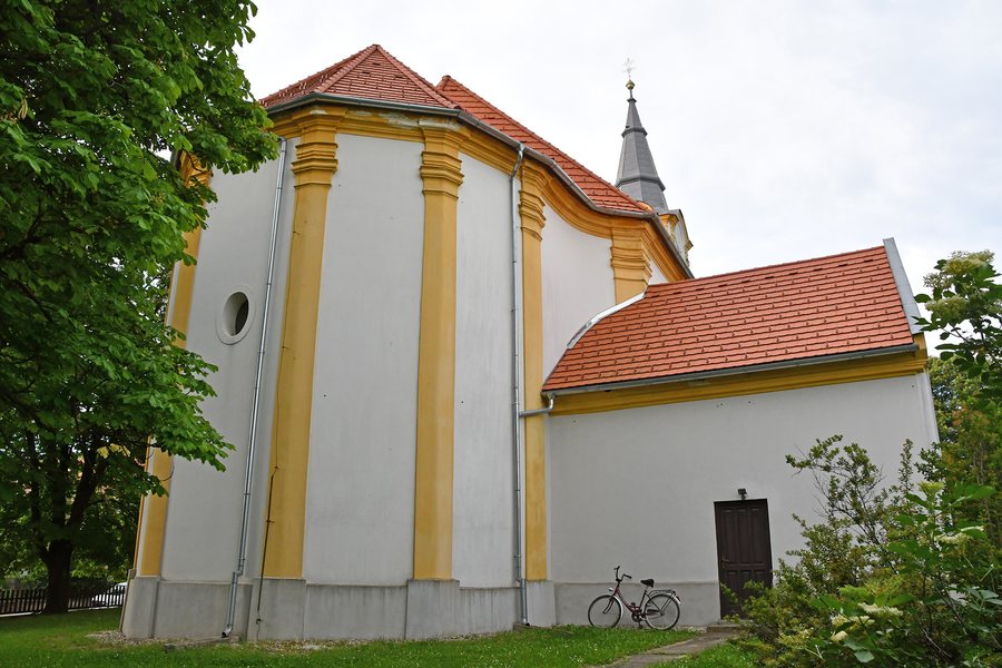 File:Ságvár, római katolikus templom 2024 03.jpg
