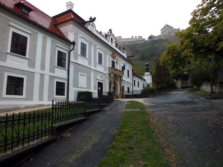 File:Sümeg, Episcopal Palace.jpg