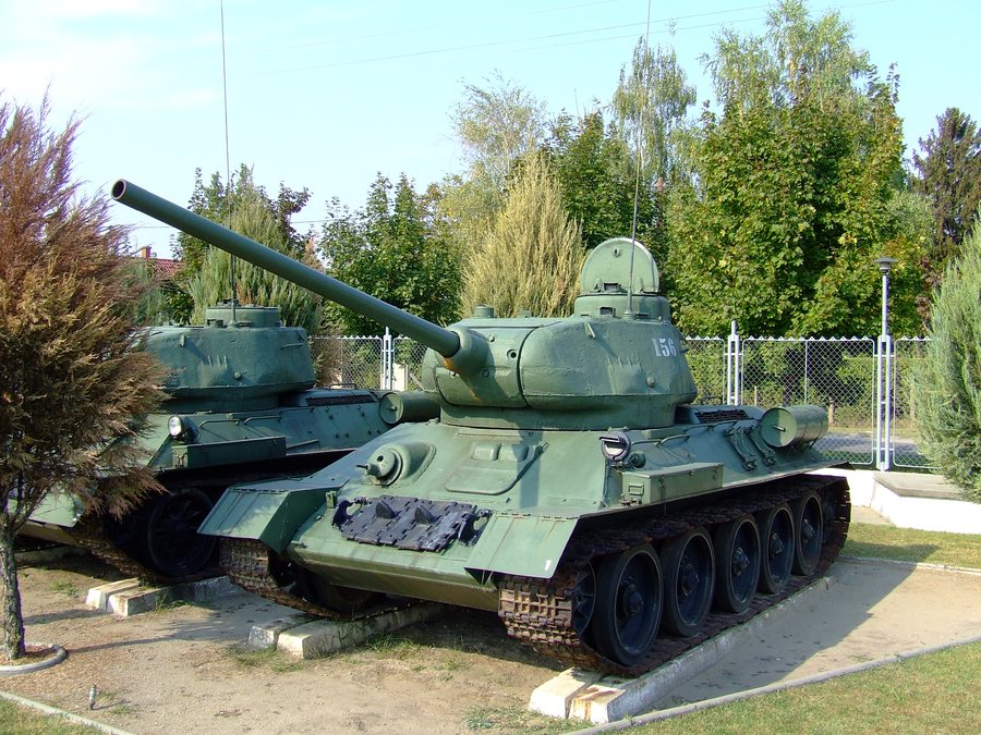 File:Kecel Pintér park 1.JPG