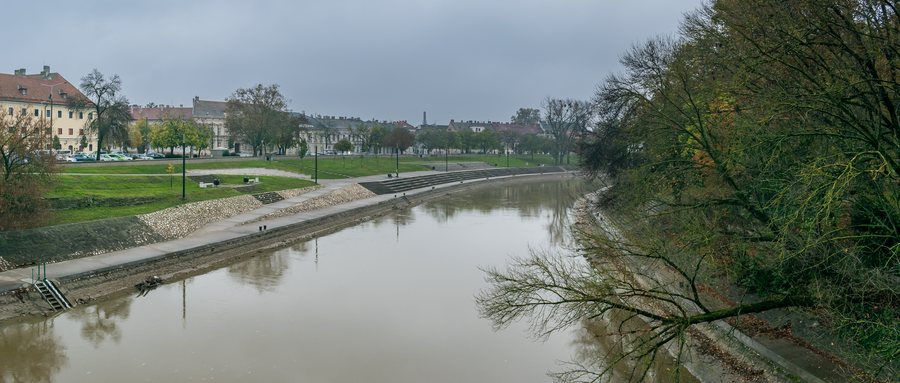 File:Raba river in Gyor (1).jpg