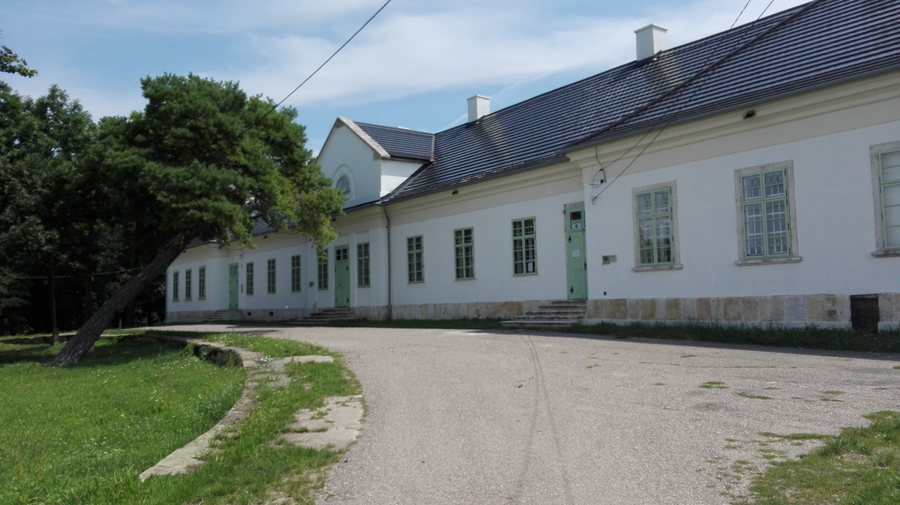 File:Vay-castle (new) of Golop, Hungary 1.jpg