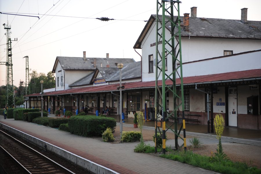 File:Balatonszentgyörgy railway station 2.JPG