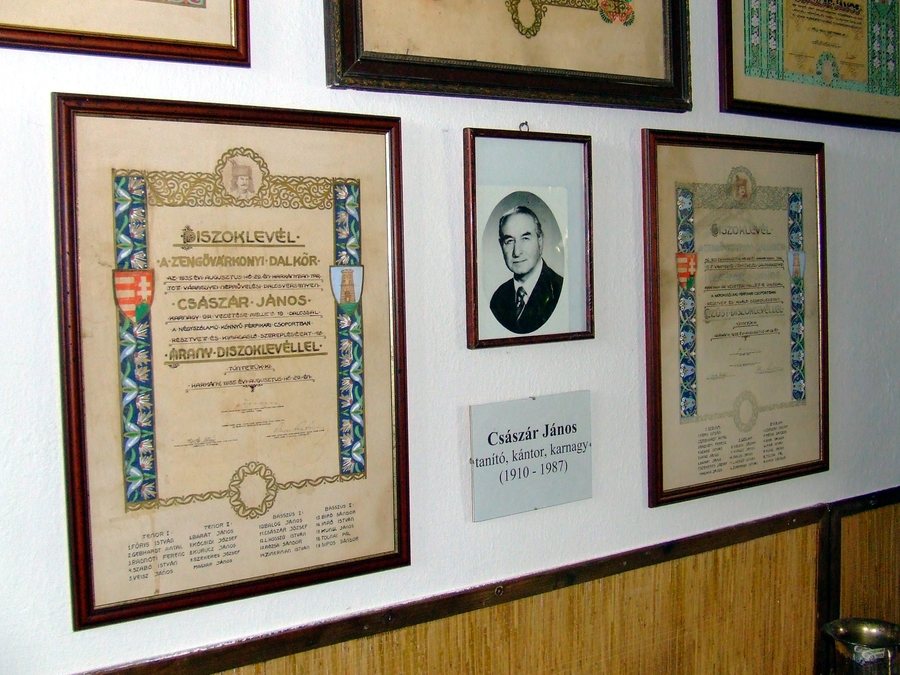 File:Zengővárkony Császár János emlékszoba.JPG