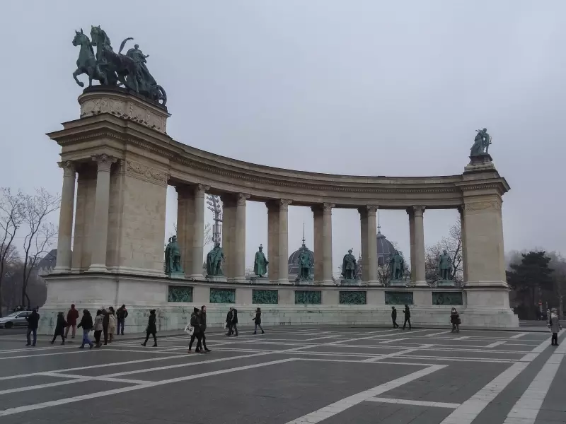 Heldenplatz in Budapest als städtisches Motiv für Ungarn