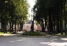 Aleen in den Parks von Minsk